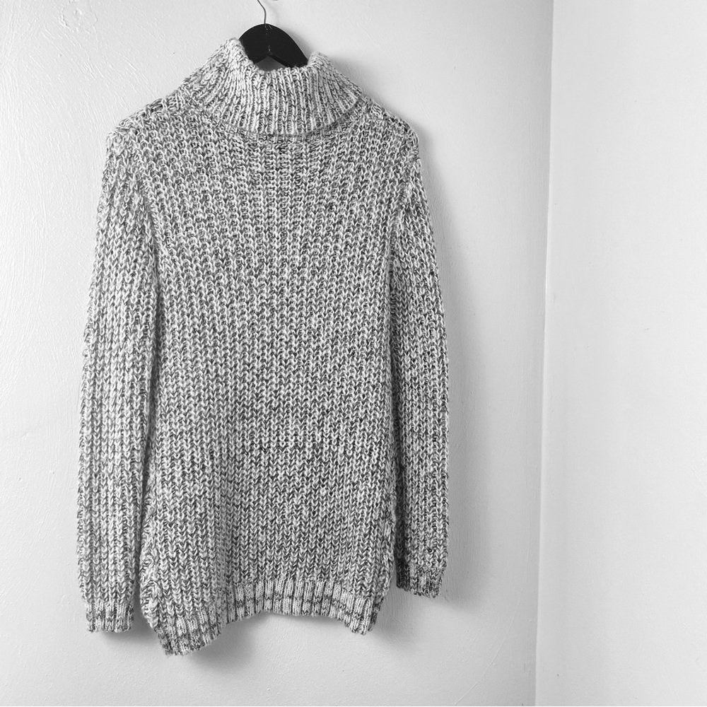 Forever 21 Women Gray Cable Knit 26% Wool Sweater Sz S - Picture 2 of 12